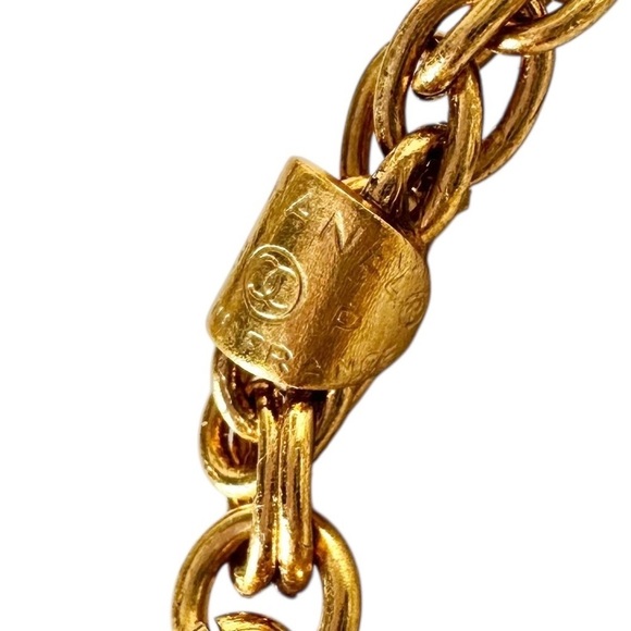 Authentic Chanel 1993 Gold Medallion CC Round Pendant Necklace with Box - Picture 9 of 15